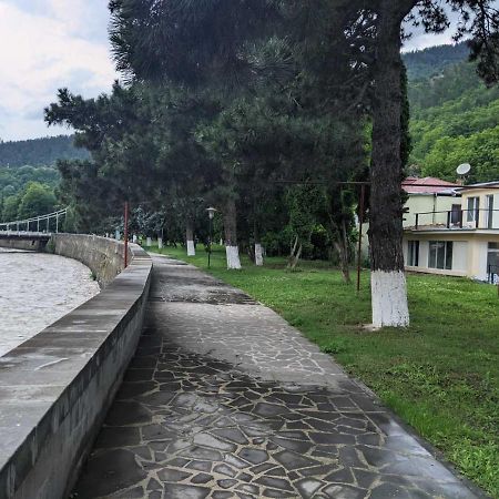 Riverside 博尔若米 外观 照片