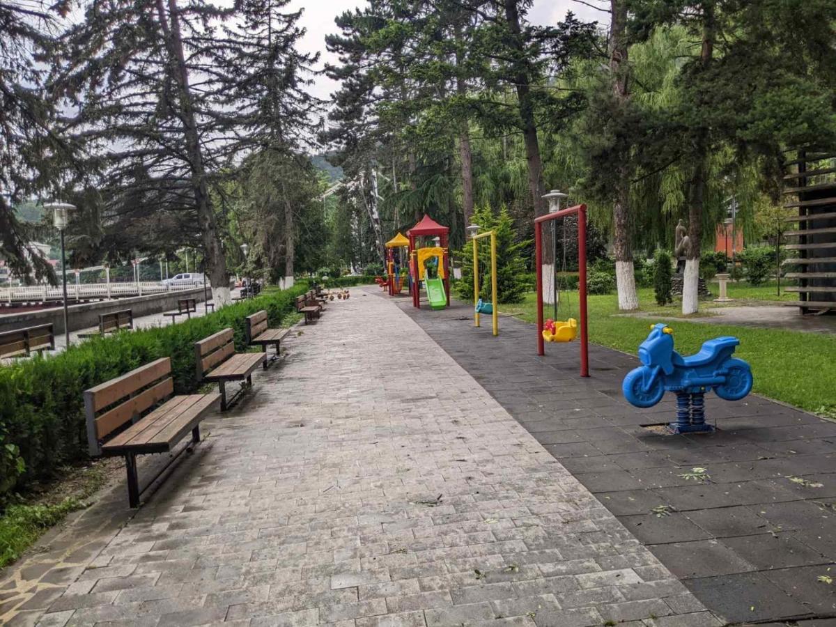 Riverside 博尔若米 外观 照片