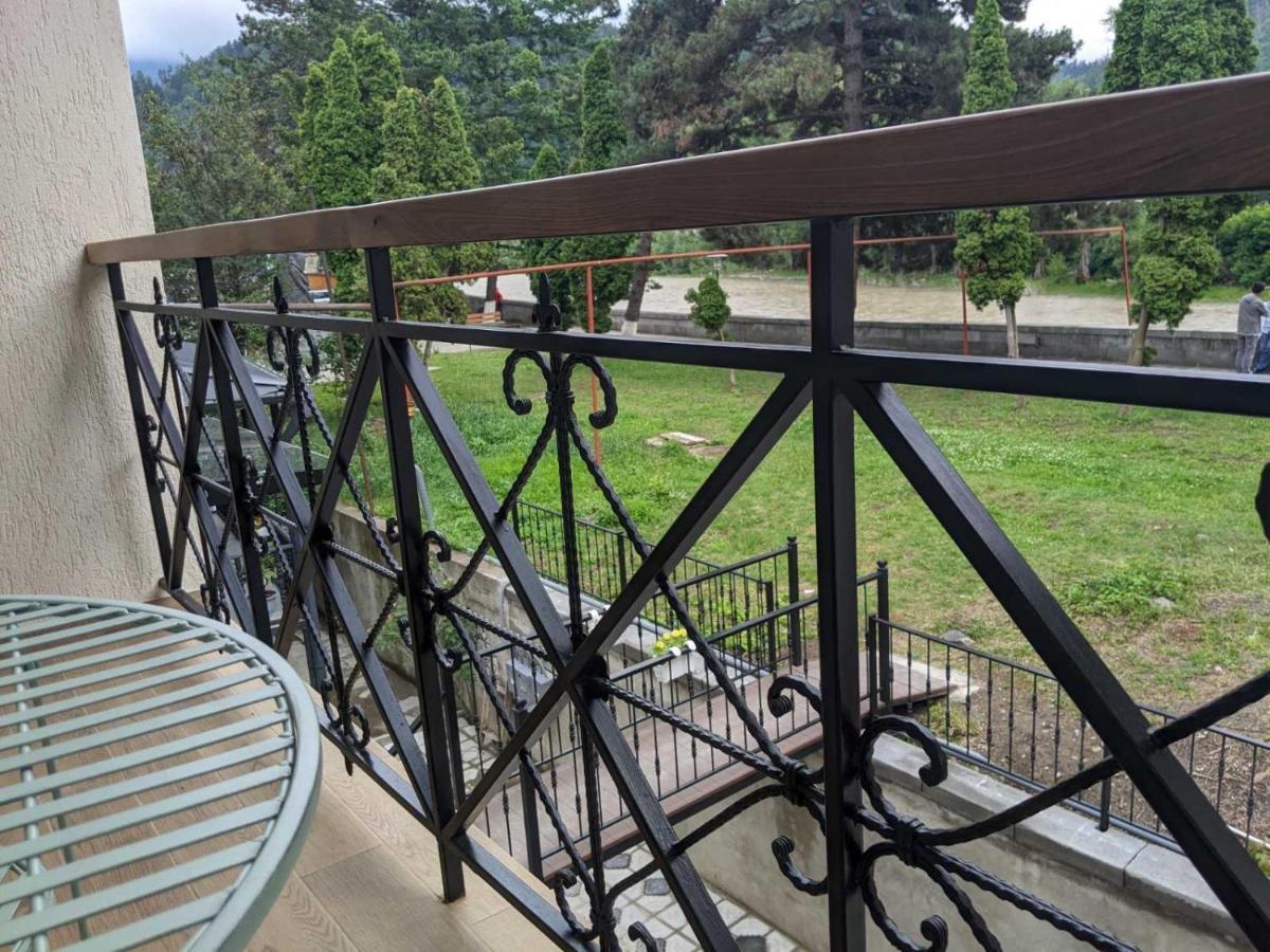 Riverside 博尔若米 外观 照片
